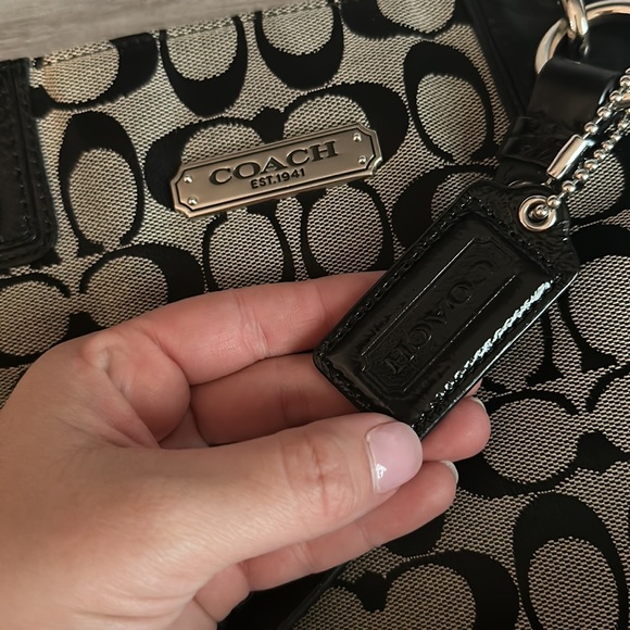 COACH Black/Gray Signature Canvas North South ZIP POCKET Gallery Tote - Picture 6 of 9